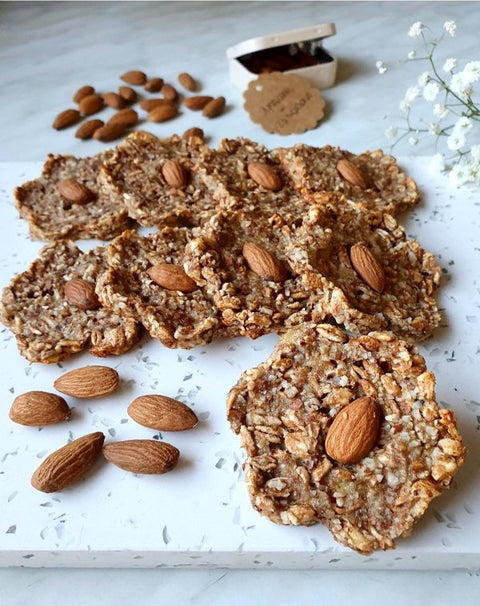 Biscotti con mandorle (tre ingredienti)