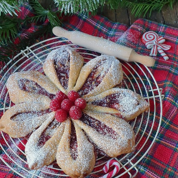 Torta brioche con lamponi e noci pecan