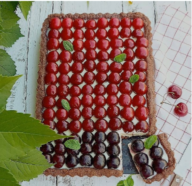 Crostata al cacao con ciliegie