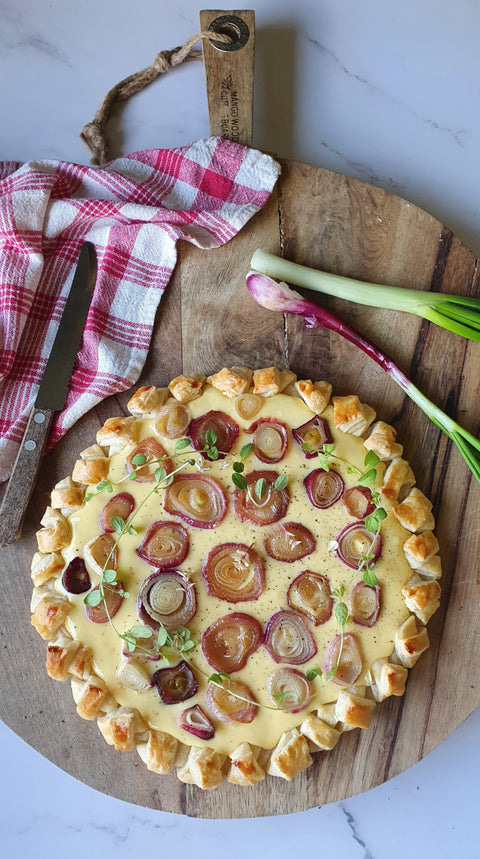 Sfoglia con crema pasticcera salata e cipolle