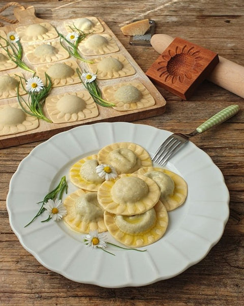 Ravioli con agretti e formaggi